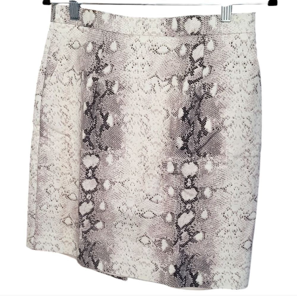 Tahari Elegant Snake Print Skirt, Size 6, Like New